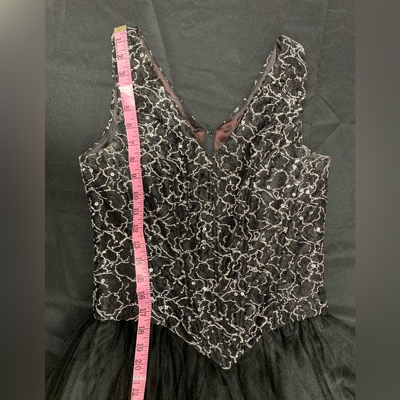 Scott McClintock Blacksequins, tulle Vintage gown Size 8 see pic for small flaw - Picture 4 of 9